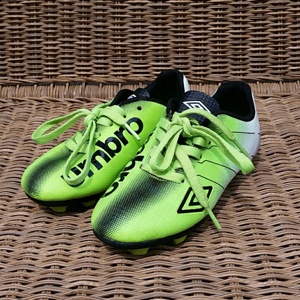 UMBRO Boys Arturo soccer boots size 12